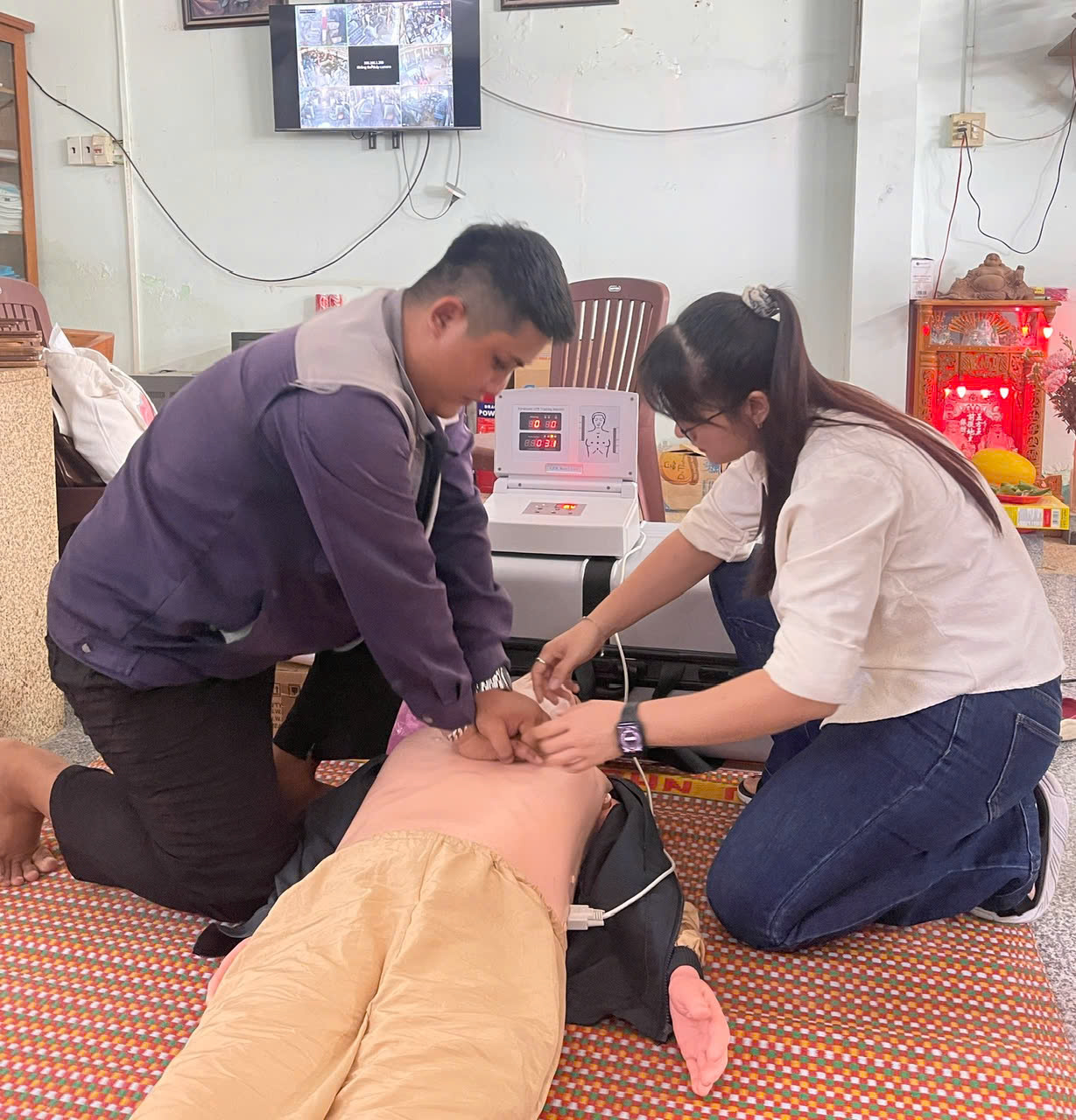 Trang bị kỹ năng sơ cấp cứu cho người lao động tại Công ty cổ phần Thuận Đức